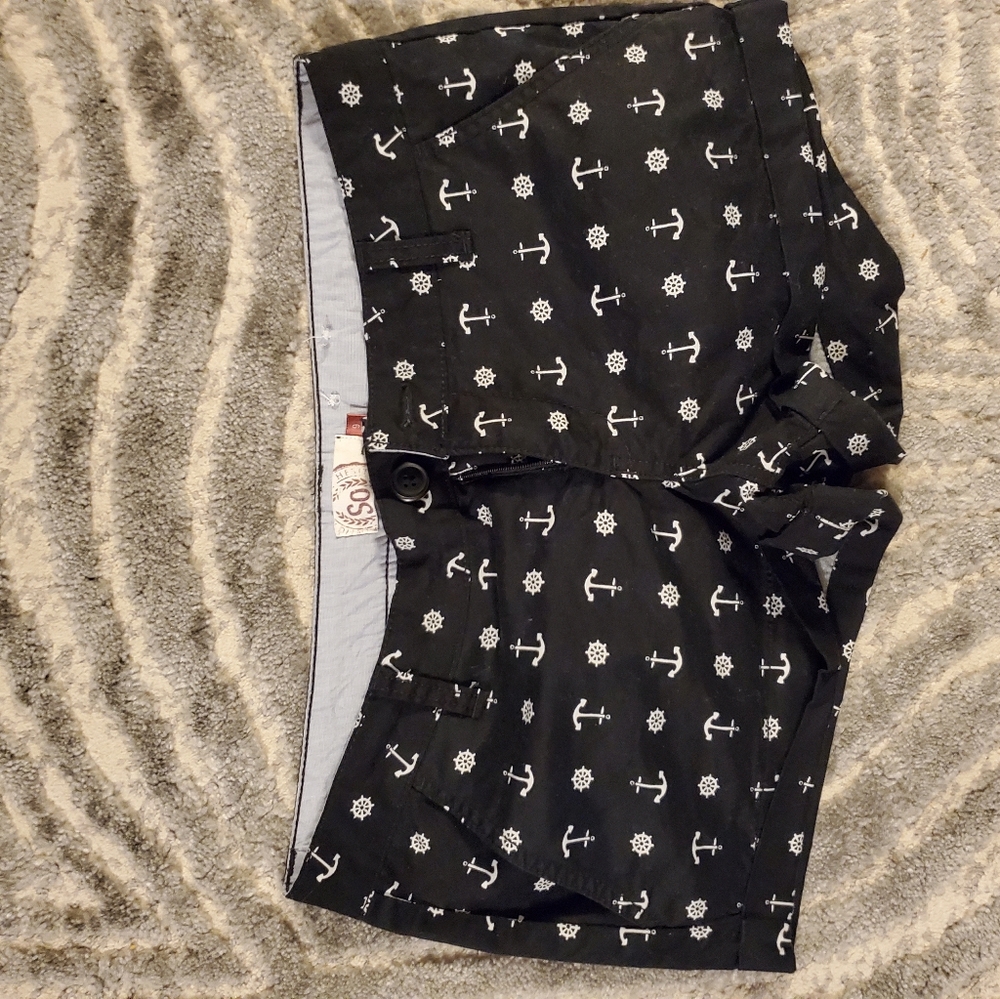 NWOT Soho anchor shorts size 9